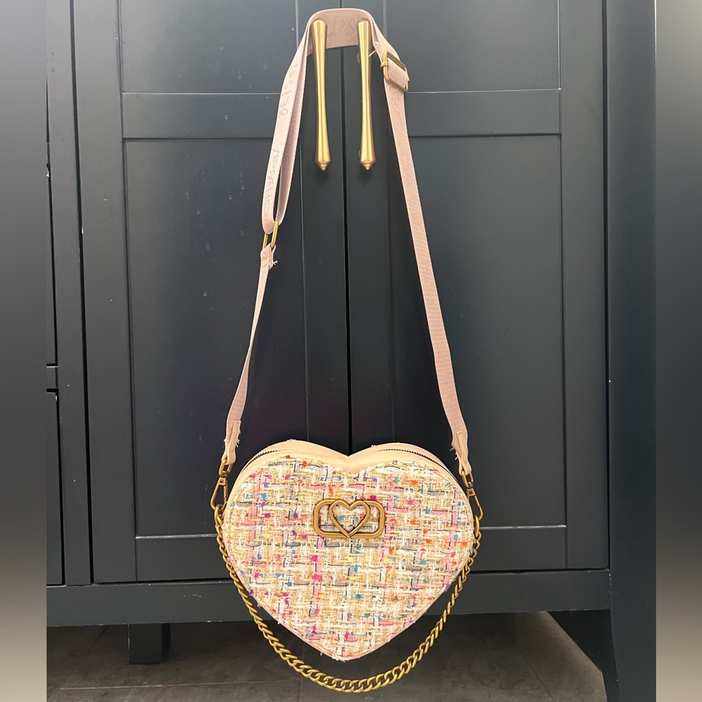 Heart-Shaped Pink Tweed Crossbody Bag with Gold Chain
